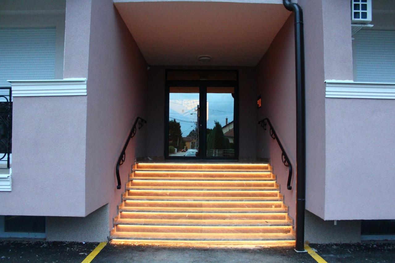 Exceptional Accommodation Čačak Esterno foto